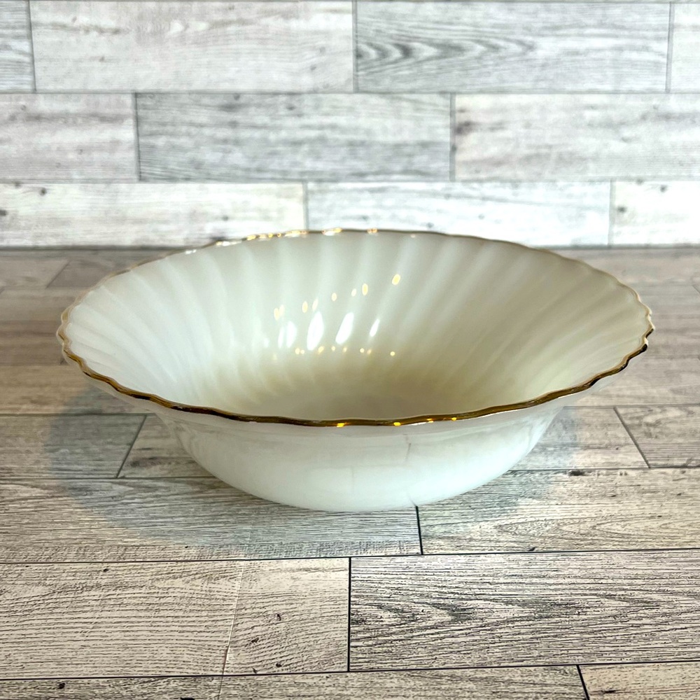 Vintage Anchor Hocking Fire King Swirl Serving Veggie Bowl 8‎ 1/2" Gold Trim